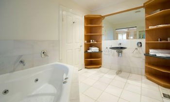 Lakeside Suites 3 - Australian Directory 2