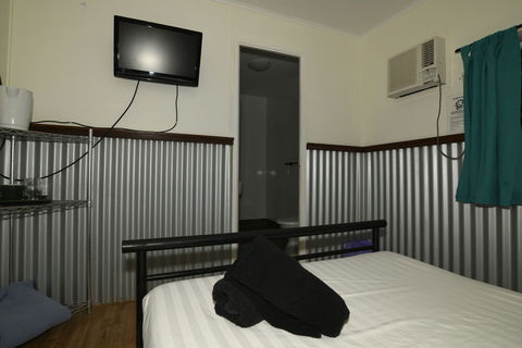 Scottys Mission Beach YHA - Australian Directory 6