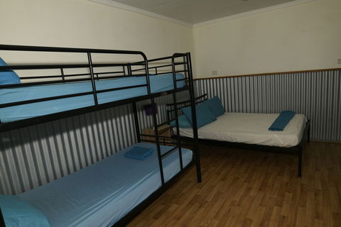 Scottys Mission Beach YHA - Australian Directory 5