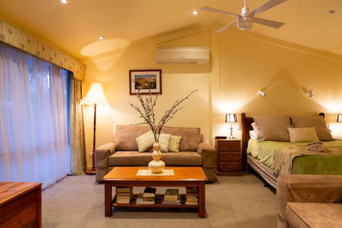 Courtsidecottage Bed & Breakfast - Australian Directory 3
