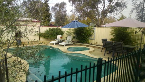 Courtsidecottage Bed & Breakfast - Australian Directory 2