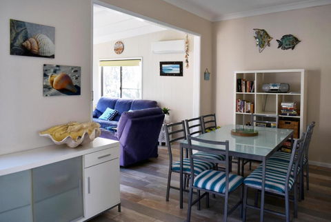 SHELLHARBOUR BEACH COTTAGE 1 Minute Walk To Beach Flags In Summer - Australian Directory 5