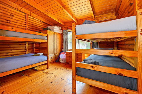 Cloudy Bay Cabin - Australian Directory 5