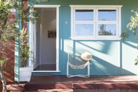 Artist Retreat - Australian Directory 0