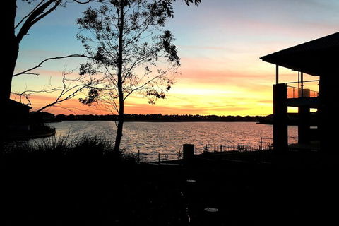 Deluxe Lake View House - Australian Directory 3