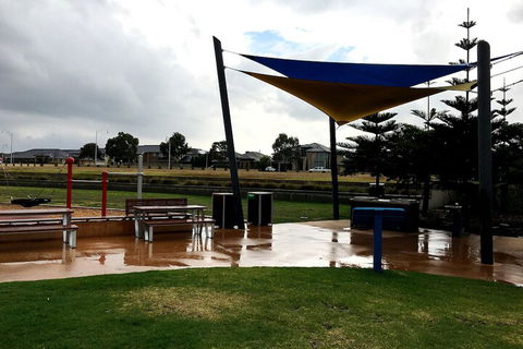 Deluxe Lake View House - Australian Directory 7