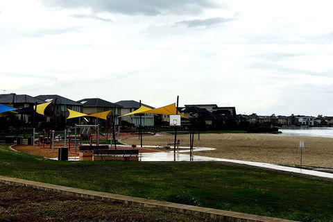 Deluxe Lake View House - Australian Directory 5