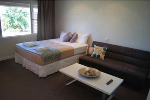 Forrest Beach Hotel - Australian Directory 3