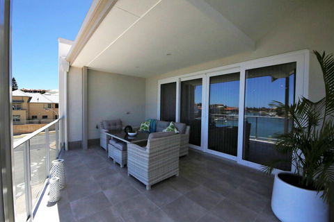 Harbour Views At Mindarie Marina - Australian Directory 2