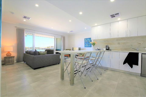 Harbour Views At Mindarie Marina - Australian Directory 4