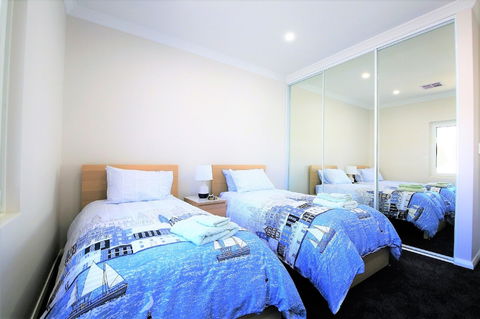 Harbour Views At Mindarie Marina - Australian Directory 6