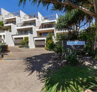 Comfortable  stylish with rooftop spa - Australian Directory