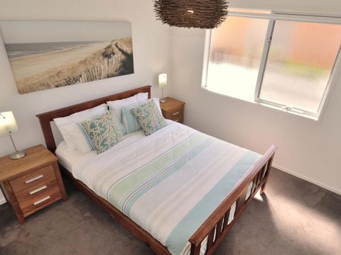 Island Daze Surf Beach Phillip Island - Australian Directory 2