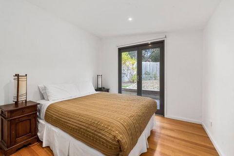 Inn Off The Reef - Australian Directory 7