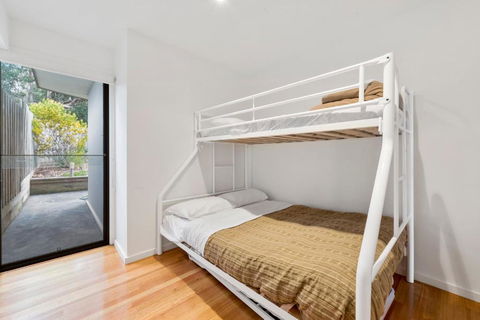 Inn Off The Reef - Australian Directory 3