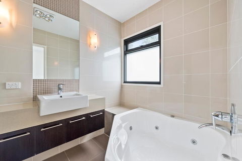 Inn Off The Reef - Australian Directory 5