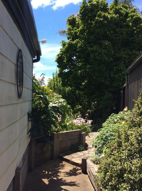 A Suite Spot In The Hills - Australian Directory 3