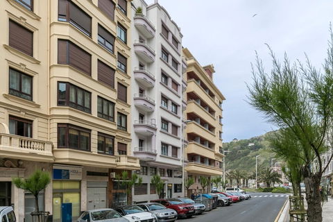 Bondi Family Escape - Australian Directory 3