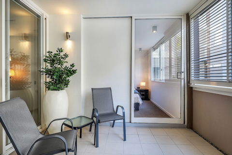 Sophisticated Apartment Near Beach - Australian Directory 2