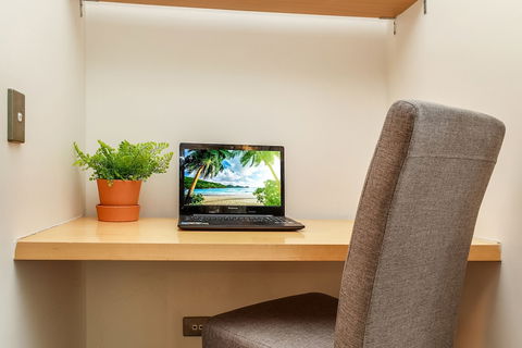 Sophisticated Apartment Near Beach - Australian Directory 0