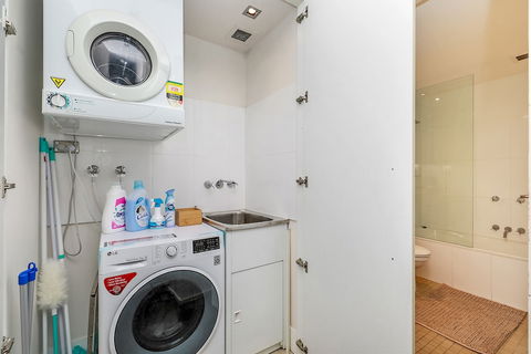 Sophisticated Apartment Near Beach - Australian Directory 1