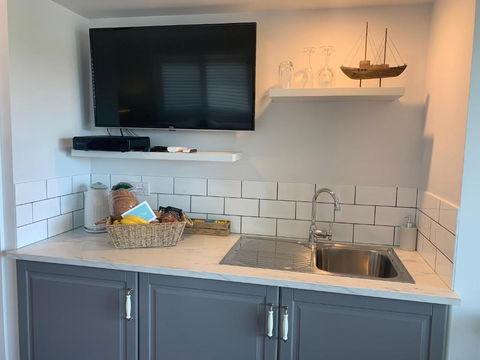 B & B On The Water - Australian Directory 2