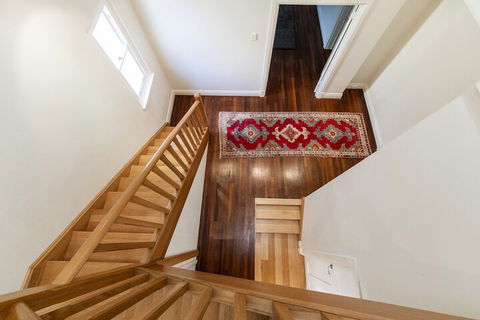 Inner Western Suburbs Retreat - Australian Directory 4