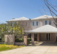Inner Western Suburbs Retreat - Australian Directory