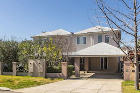 Inner Western Suburbs Retreat - Australian Directory 0