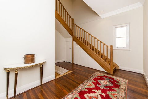Inner Western Suburbs Retreat - Australian Directory 3