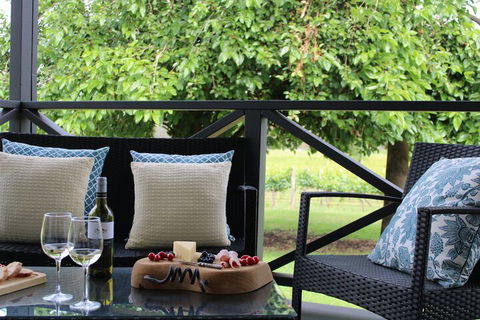 Vineyard Cottage At Upper Reach Winery - Australian Directory 7