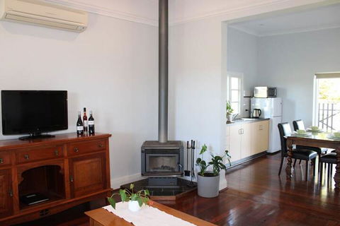 Vineyard Cottage At Upper Reach Winery - Australian Directory 4