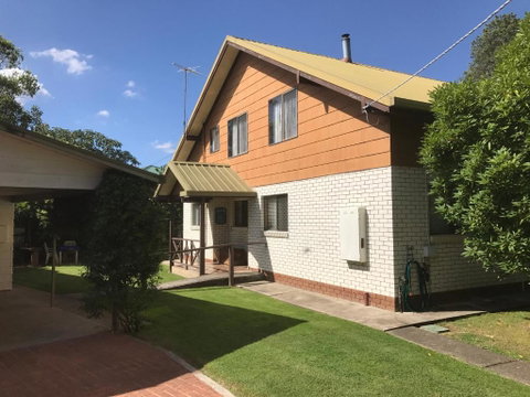 Lakeside Chalet & Studio - Australian Directory 5