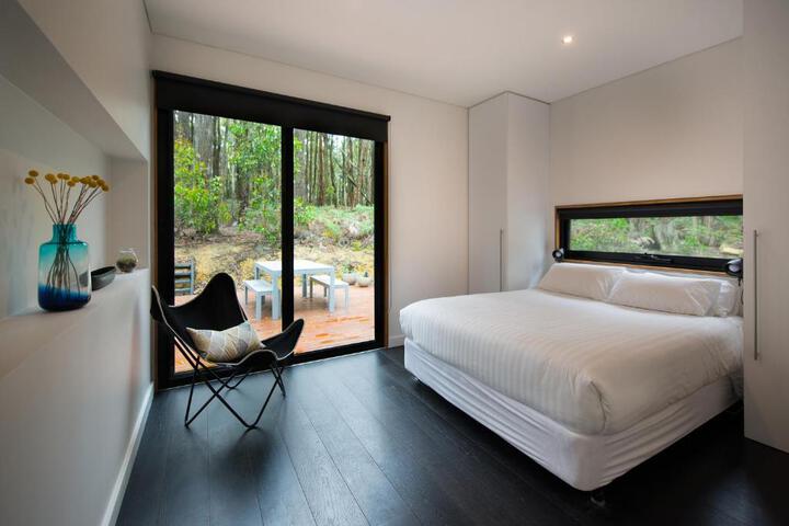 Staughton Vale VIC Australian Directory