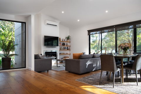 Casa Lagrima - Australian Directory 6
