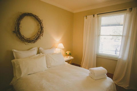 Apple Cottage Orange NSW - Australian Directory 5