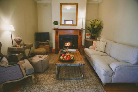Apple Cottage Orange NSW - Australian Directory 0