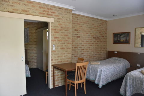 Valley Views Motel & Chalets - Australian Directory 2