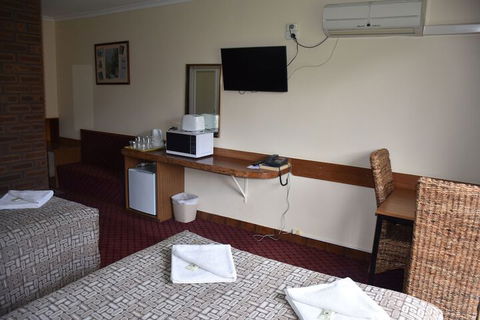 Valley Views Motel & Chalets - Australian Directory 4