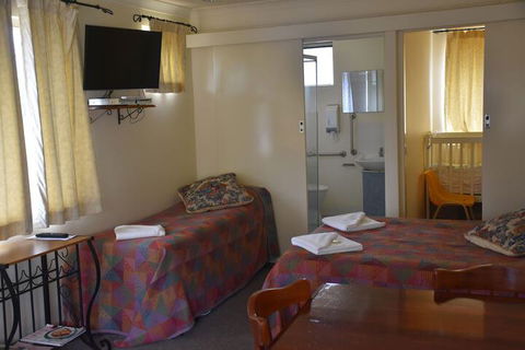 Valley Views Motel & Chalets - Australian Directory 1