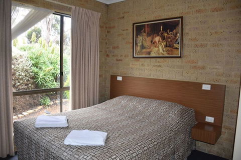 Valley Views Motel & Chalets - Australian Directory 3
