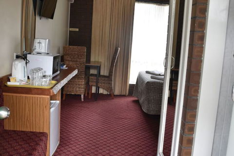 Valley Views Motel & Chalets - Australian Directory 6