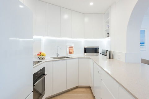 Right On Bondi H340 - Australian Directory 2