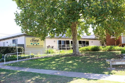 Henry's Quirindi - Australian Directory 5