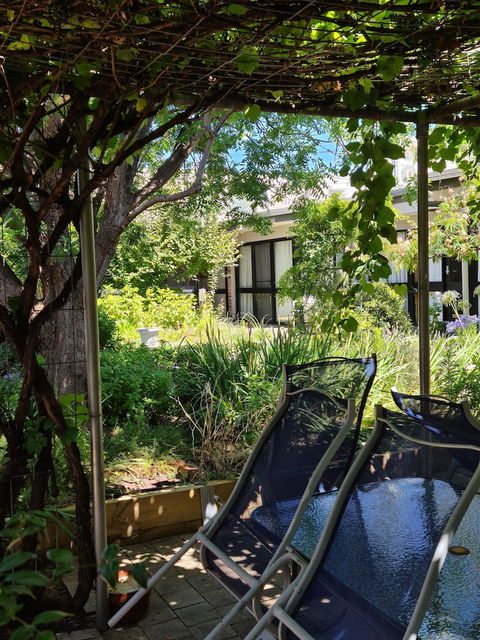 Henry's Quirindi - Australian Directory 1