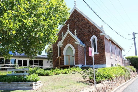 Henry's Quirindi - Australian Directory 6