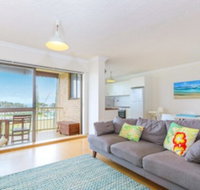 Beachside Bliss 12 Kingsway - Australian Directory
