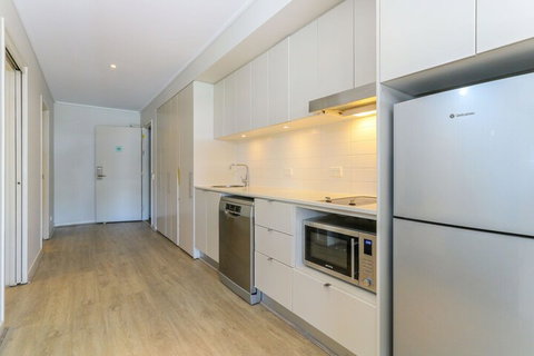 Lagoon Pool 2 Bedroom Spa Suite - Australian Directory 2