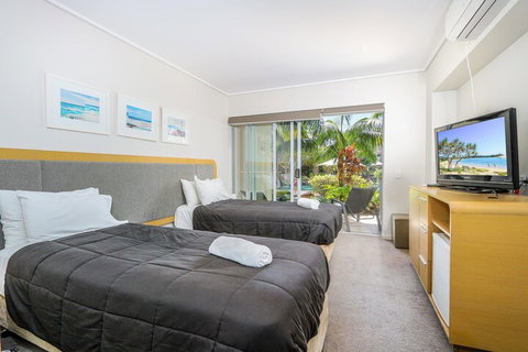 Lagoon Pool 2 Bedroom Spa Suite - Australian Directory 1