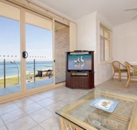 2 Bedroom Apartment Little Hut Unit 3 20 Kurrawa Close - Australian Directory